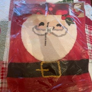 BRAND NEW ST NICHOLS CHRISTMAS SANTA TOILET RUG SET
